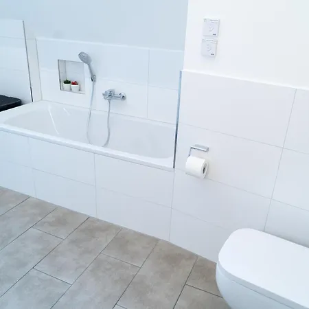 Apartament - - Wohnraum Auf Zeit *